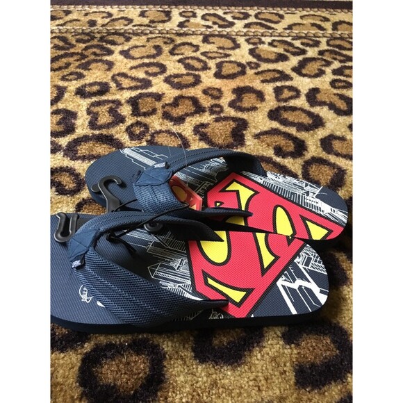 Superman Men\'s Graphic Flip Flops Thong Sandals Slides Small 7/8 Multi-Color